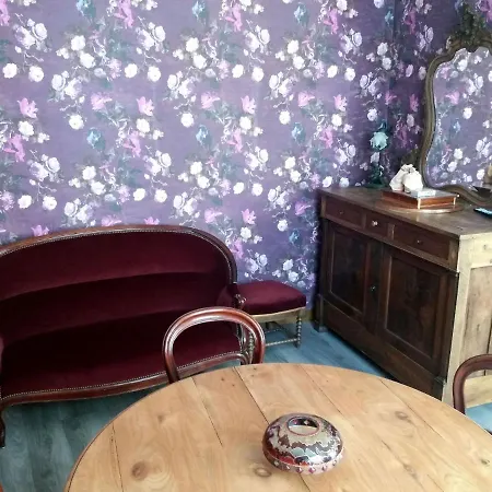 Les Terrasses De Saillans Couette-café