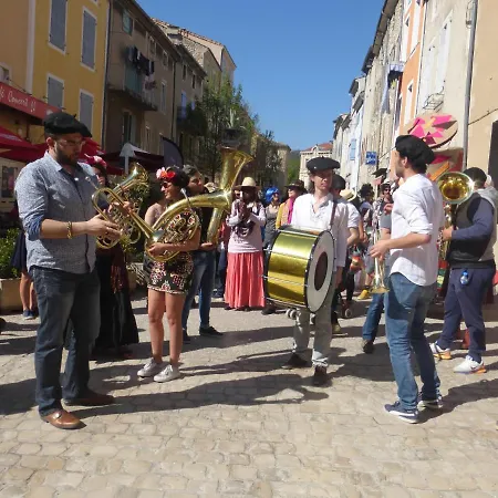 Les Terrasses De Saillans Frühstückspension *